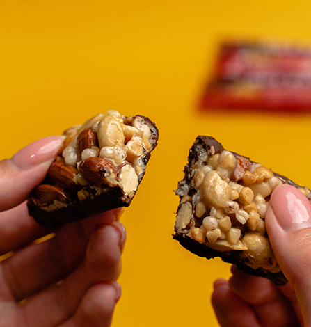 Ореховый батончик "NUT BAR" со вкусом айриш-крим в горьком шоколаде 40г