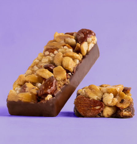 Ореховый батончик "NUT BAR" МЕД-МИНДАЛЬ-КЕШЬЮ с ирисо-сливочным вкусом с соленой карамелью 40г